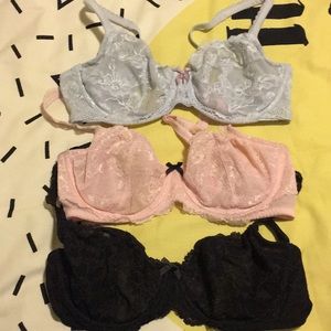 Victoria's Secret lace bra (good condition)